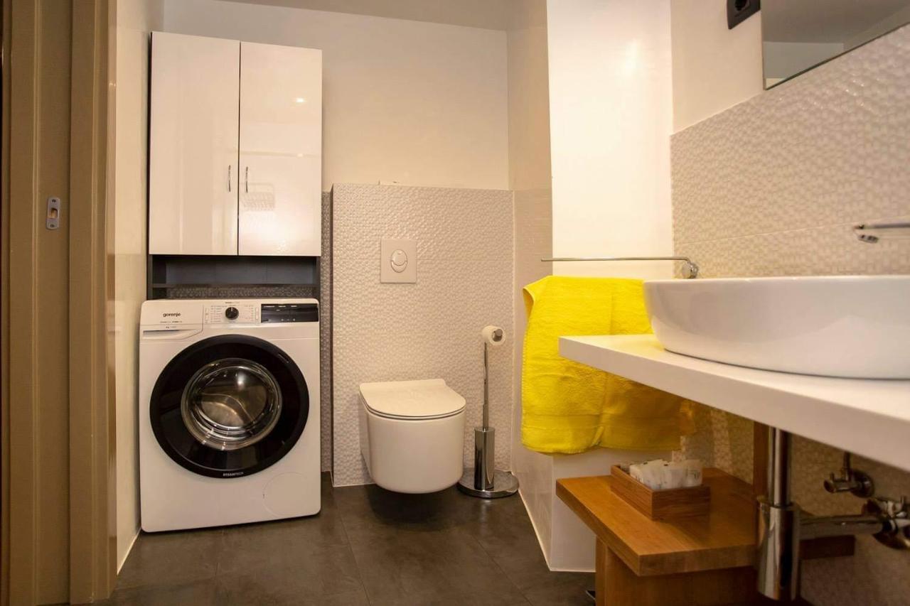 ˇdcˇ Modern Apartment Near The Church روفينج المظهر الخارجي الصورة