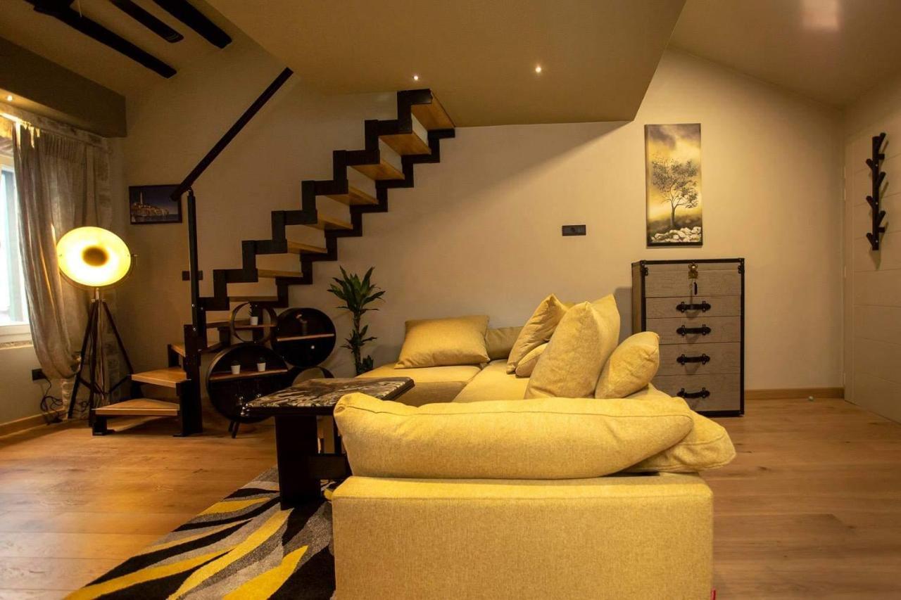 ˇdcˇ Modern Apartment Near The Church روفينج المظهر الخارجي الصورة