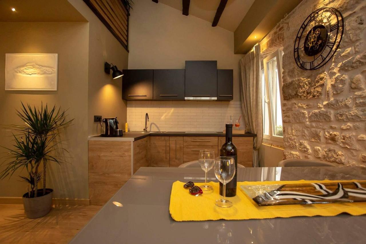ˇdcˇ Modern Apartment Near The Church روفينج المظهر الخارجي الصورة