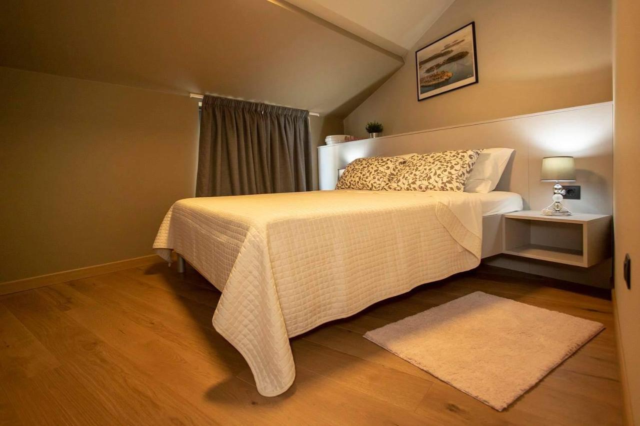 ˇdcˇ Modern Apartment Near The Church روفينج المظهر الخارجي الصورة