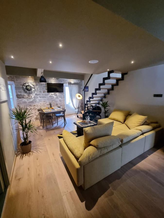 ˇdcˇ Modern Apartment Near The Church روفينج المظهر الخارجي الصورة